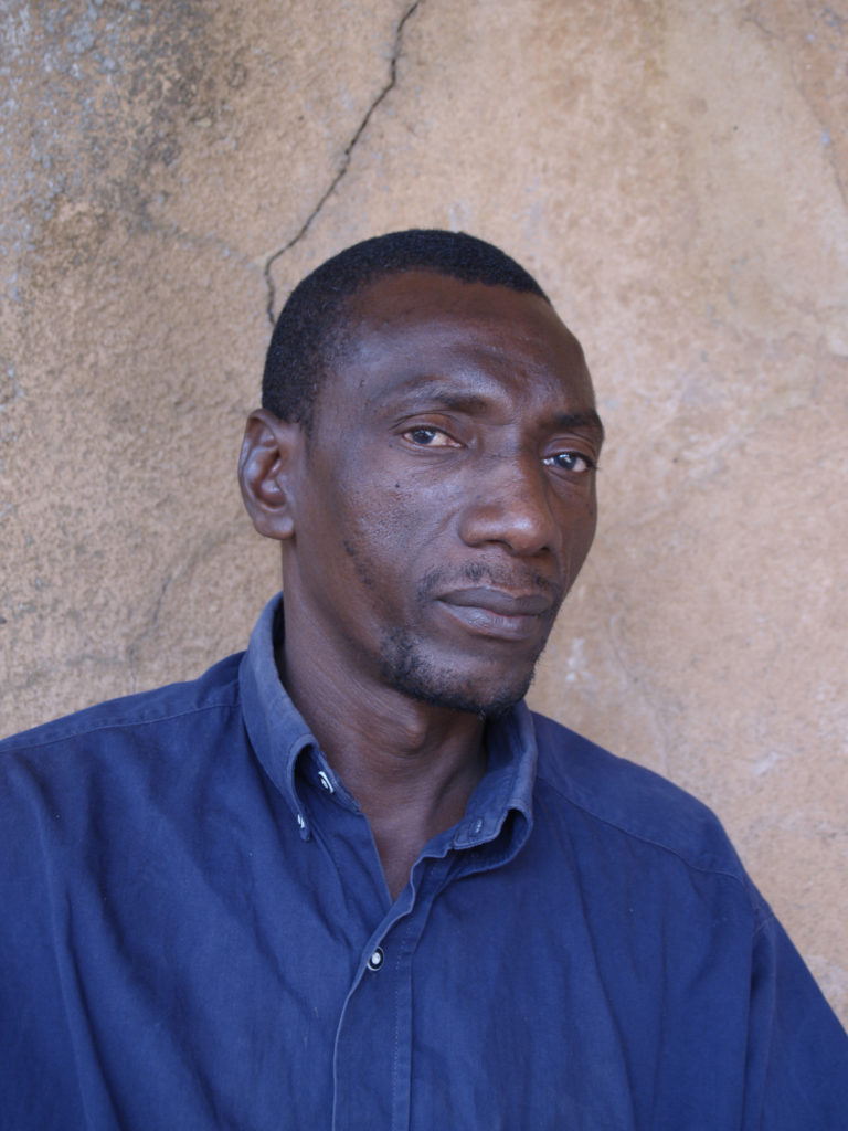 Portrait d'Abou Traoré, sculpteur du Burkina Faso